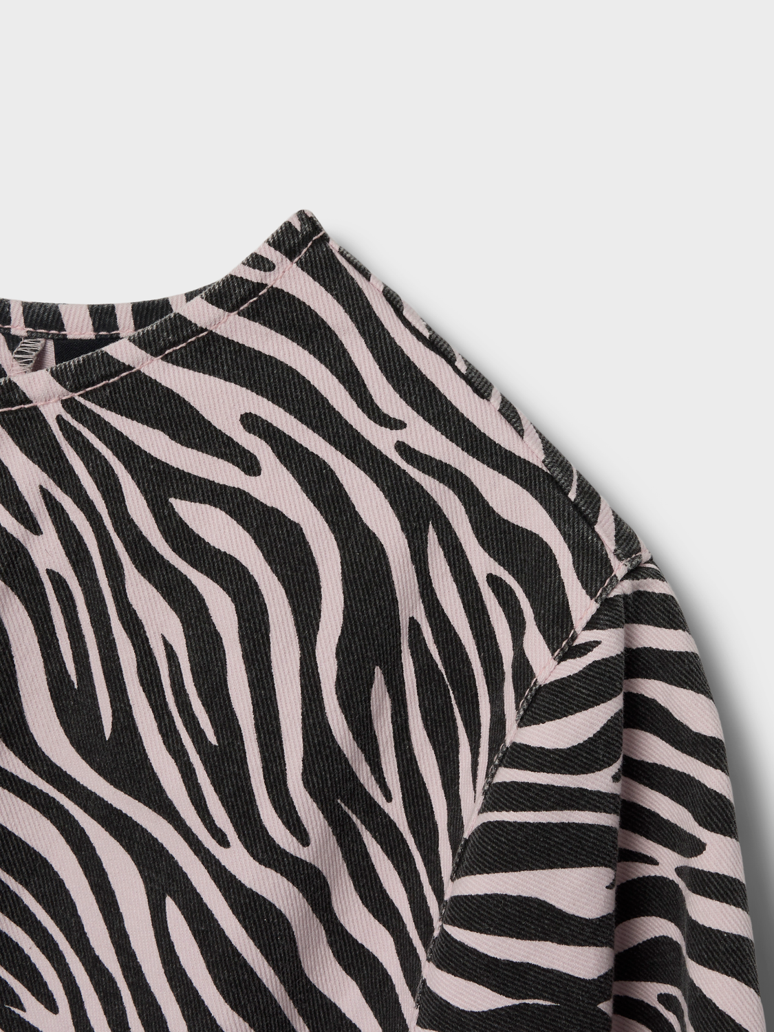 model_shot-front_full